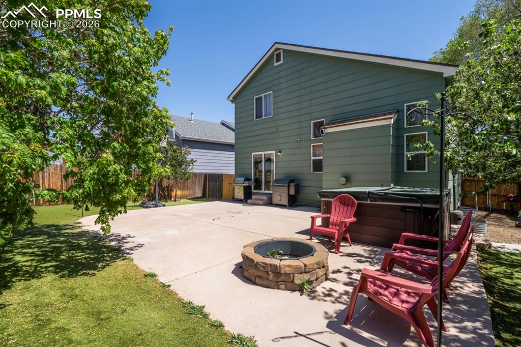 Image 26 of 29: Back of Structure