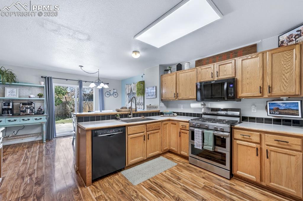 Image 8 of 29: Kitchen