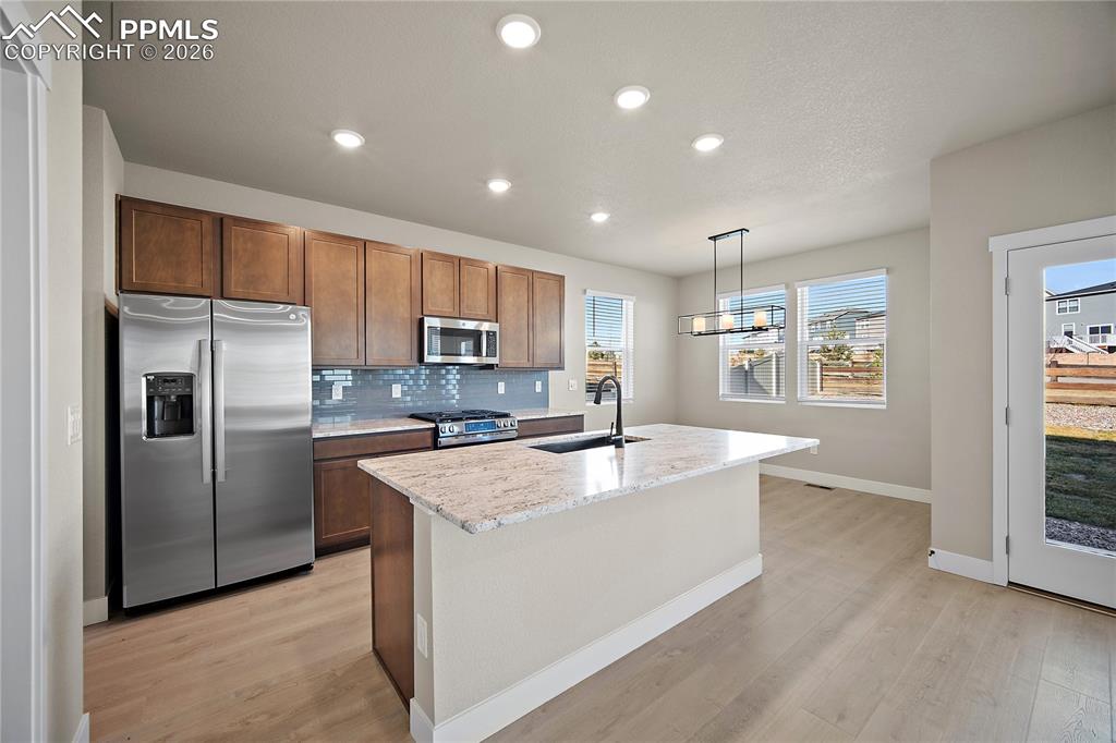 Image 10 of 32: Kitchen