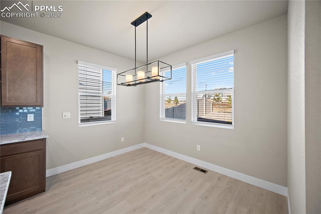 Image 12 of 32: Dining Area