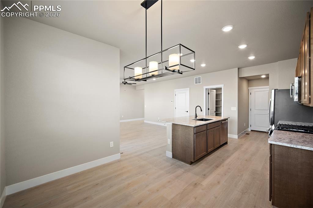 Image 13 of 32: Kitchen