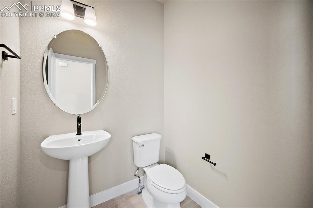 Image 6 of 32: Bathroom