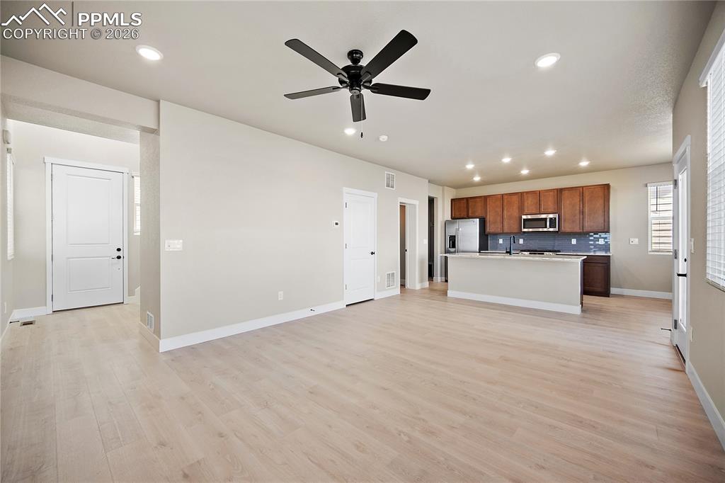 Image 8 of 32: Kitchen