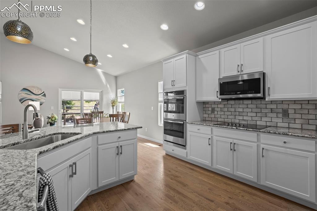 Image 10 of 46: Kitchen