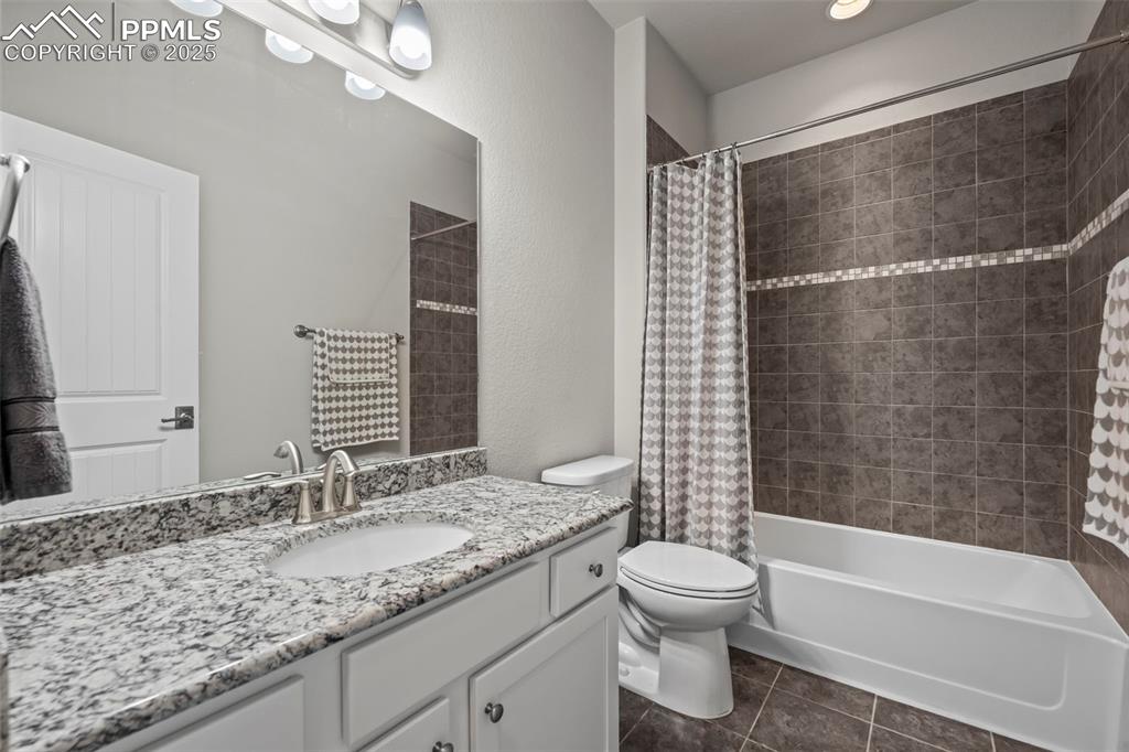 Image 15 of 46: Bathroom