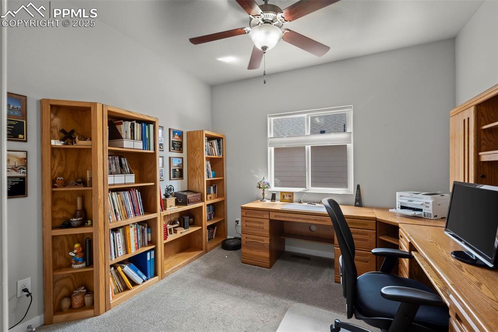 Image 16 of 46: Office