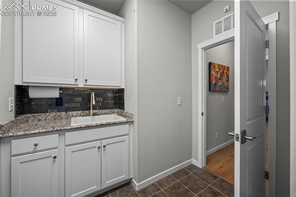 Image 18 of 46: Laundry