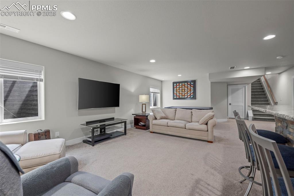 Image 19 of 46: Living Room