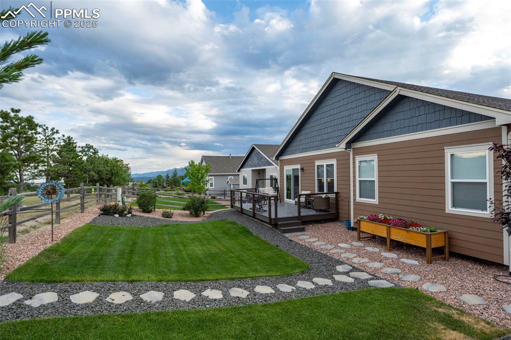 Image 31 of 46: Yard