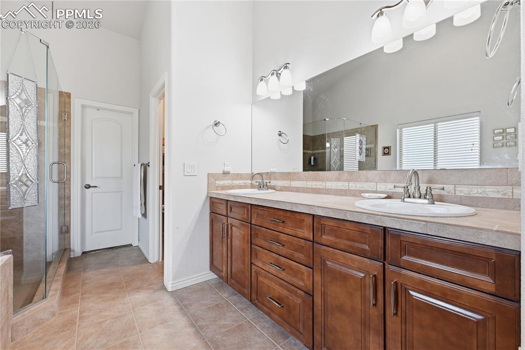 Image 11 of 37: Bathroom