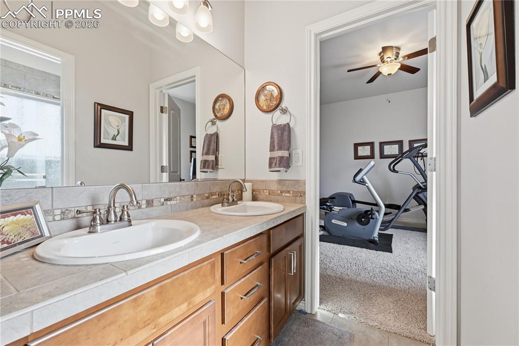 Image 17 of 37: Bathroom