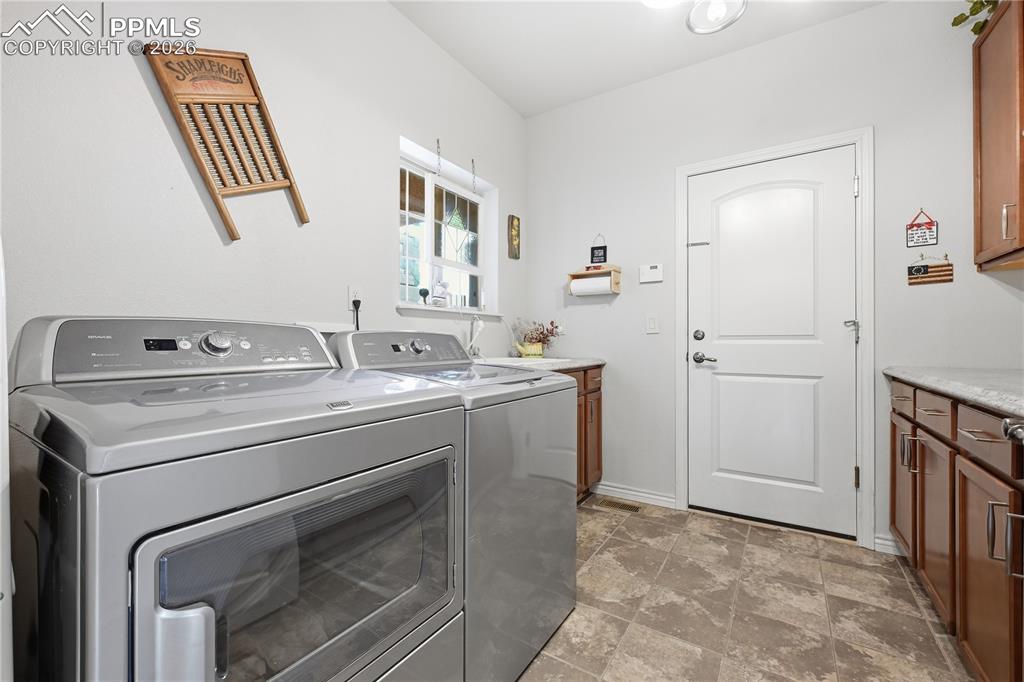 Image 19 of 37: Laundry