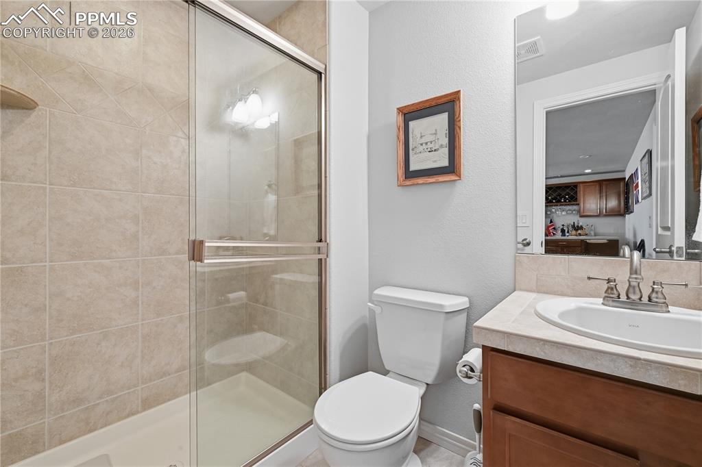 Image 20 of 37: Bathroom