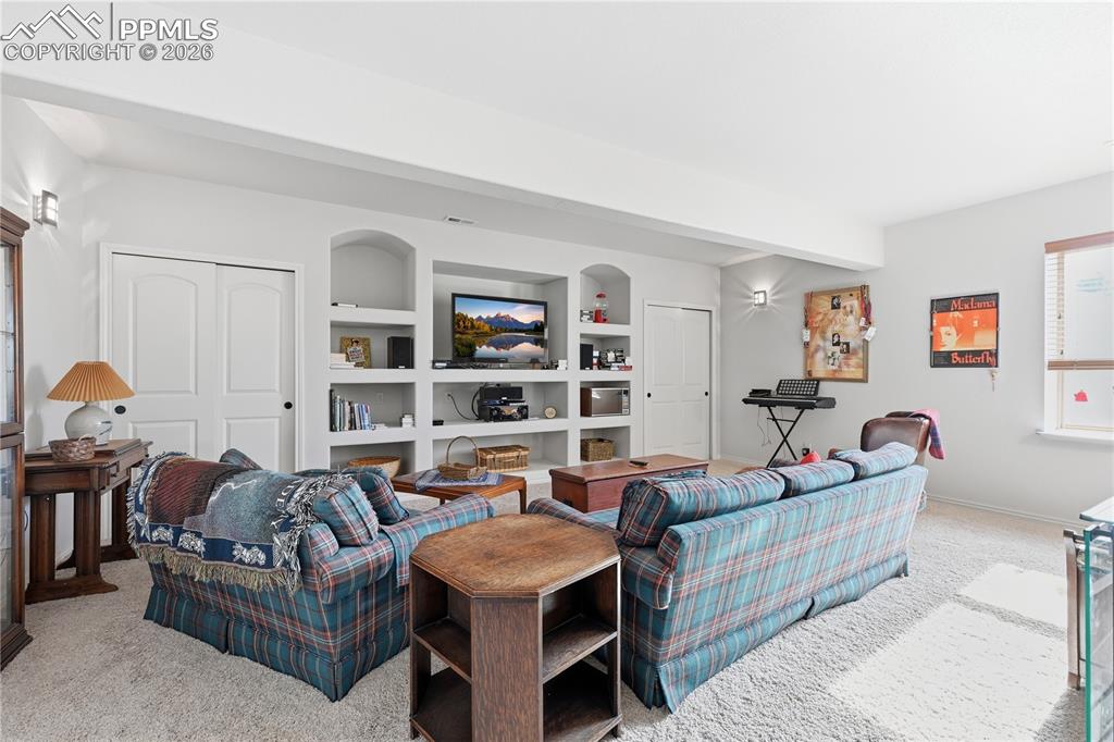 Image 29 of 37: Living Room