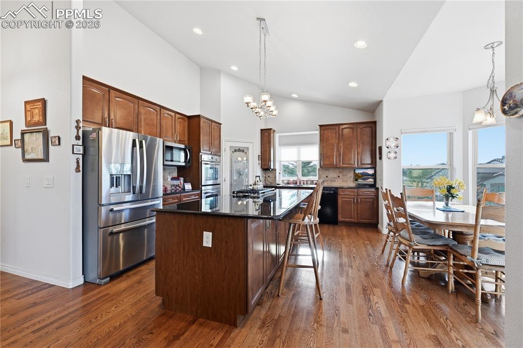 Image 4 of 37: Kitchen