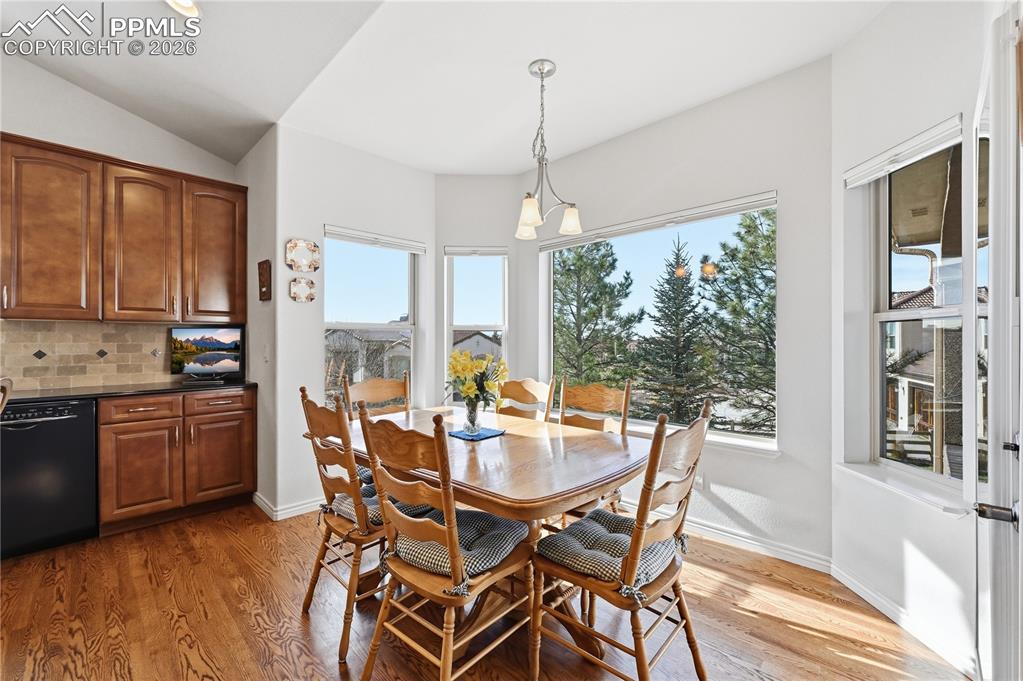 Image 6 of 37: Dining Area