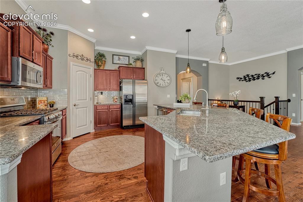 Image 10 of 43: Kitchen