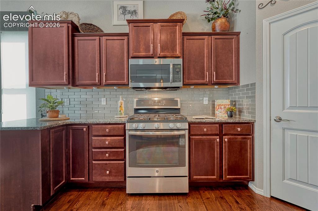 Image 11 of 43: Kitchen