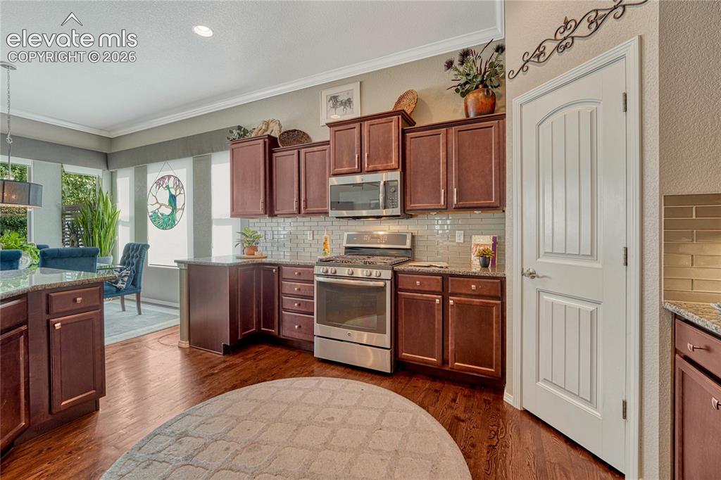 Image 13 of 43: Kitchen