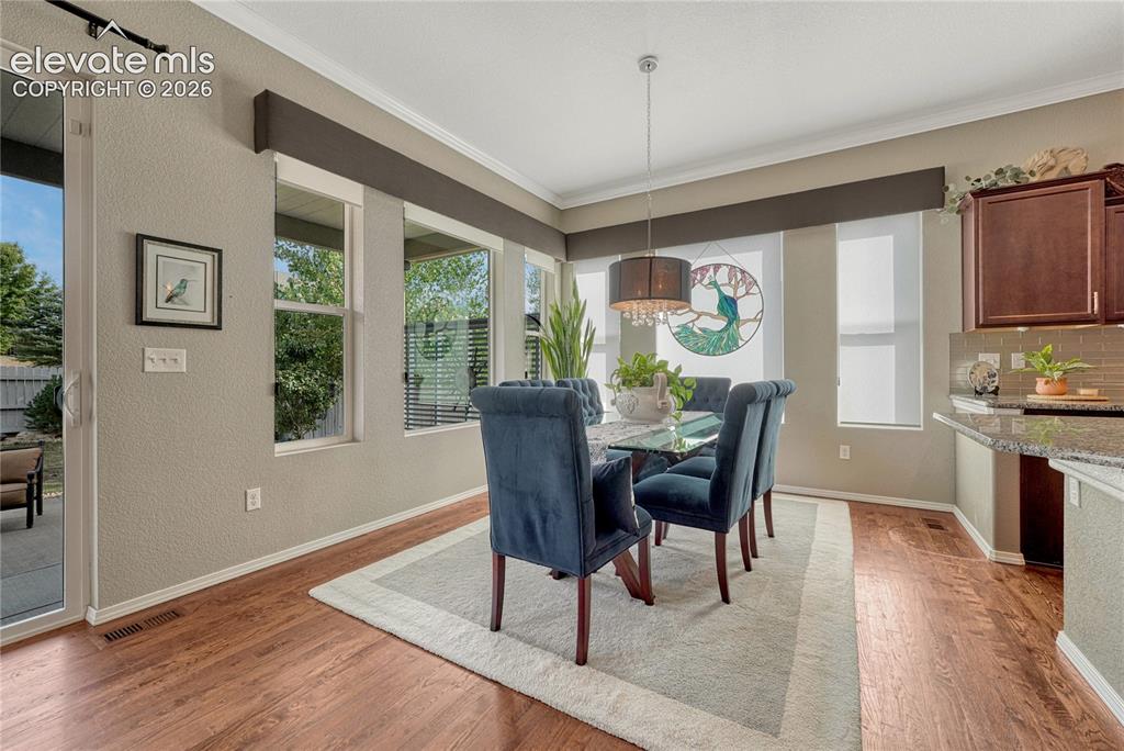 Image 14 of 43: Dining Area