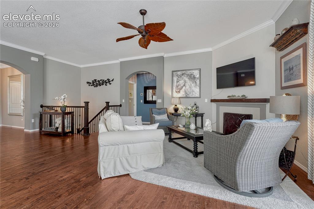 Image 15 of 43: Living Room
