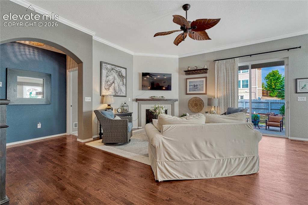 Image 16 of 43: Living Room