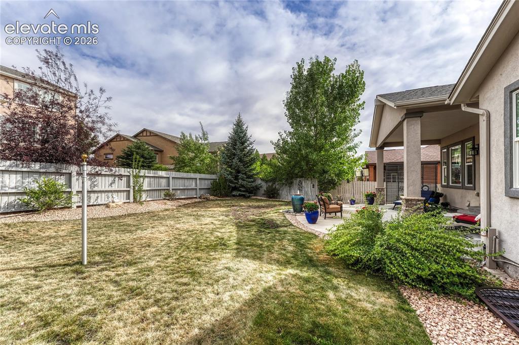 Image 41 of 43: Yard