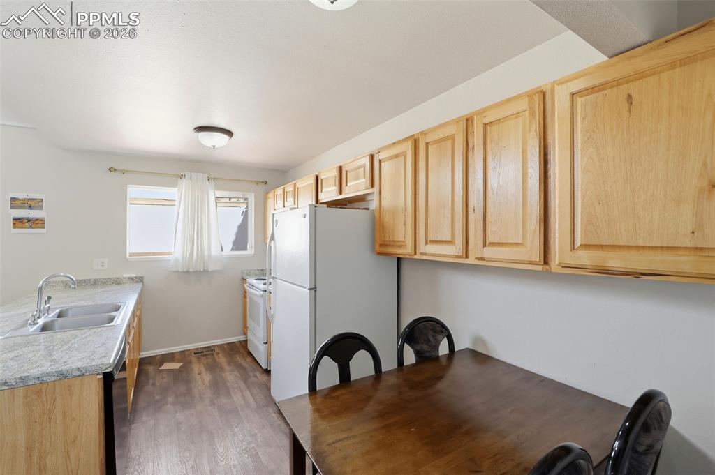 Image 11 of 47: Kitchen