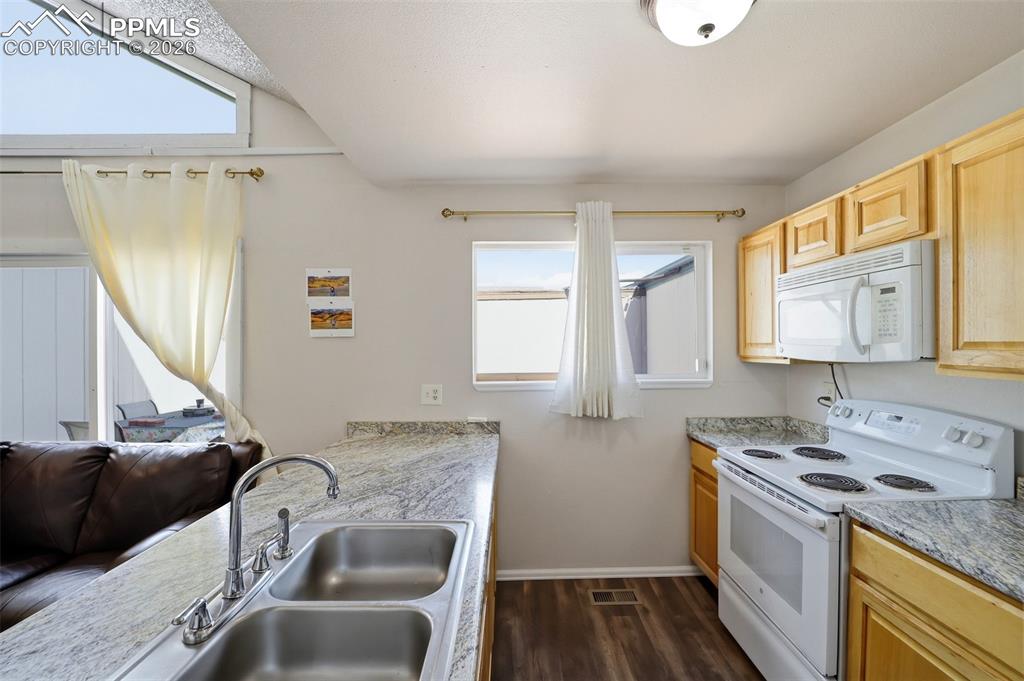 Image 12 of 47: Kitchen