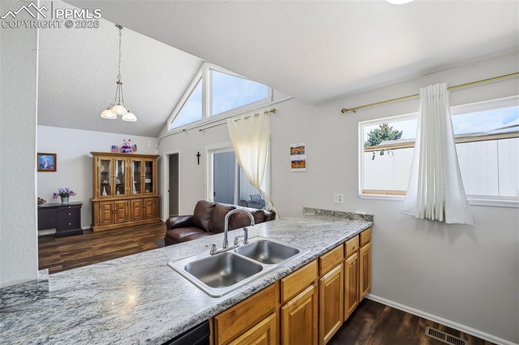 Image 13 of 47: Kitchen