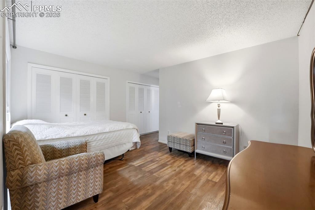 Image 18 of 47: Bedroom