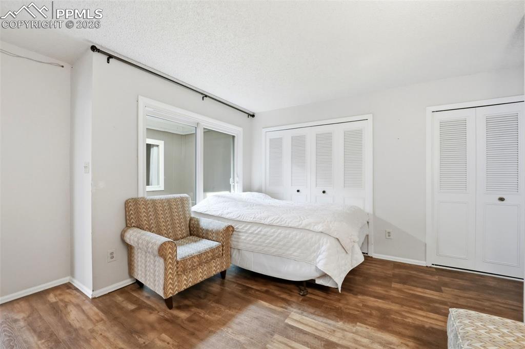 Image 19 of 47: Bedroom