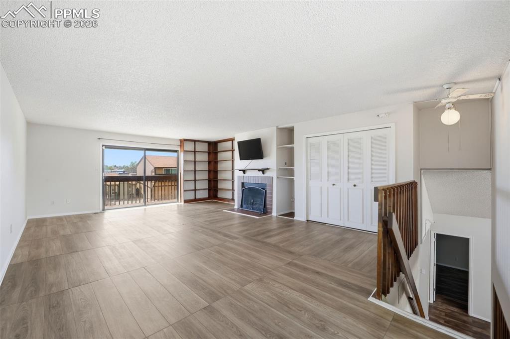 Image 28 of 47: Family Room