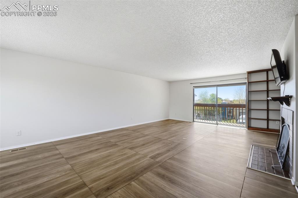 Image 29 of 47: Family Room