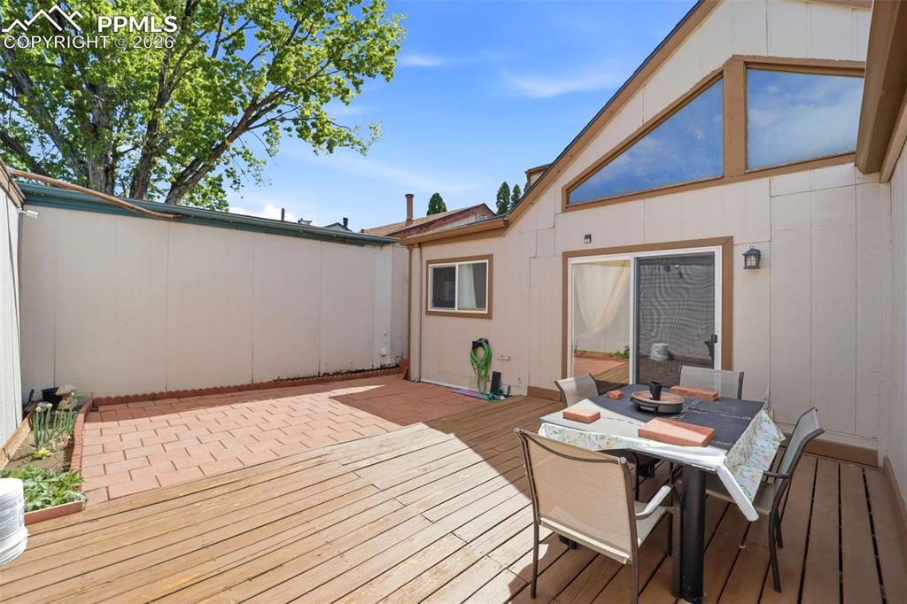 Image 34 of 47: Deck