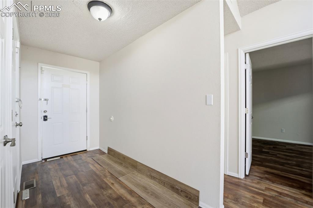 Image 4 of 47: Entry