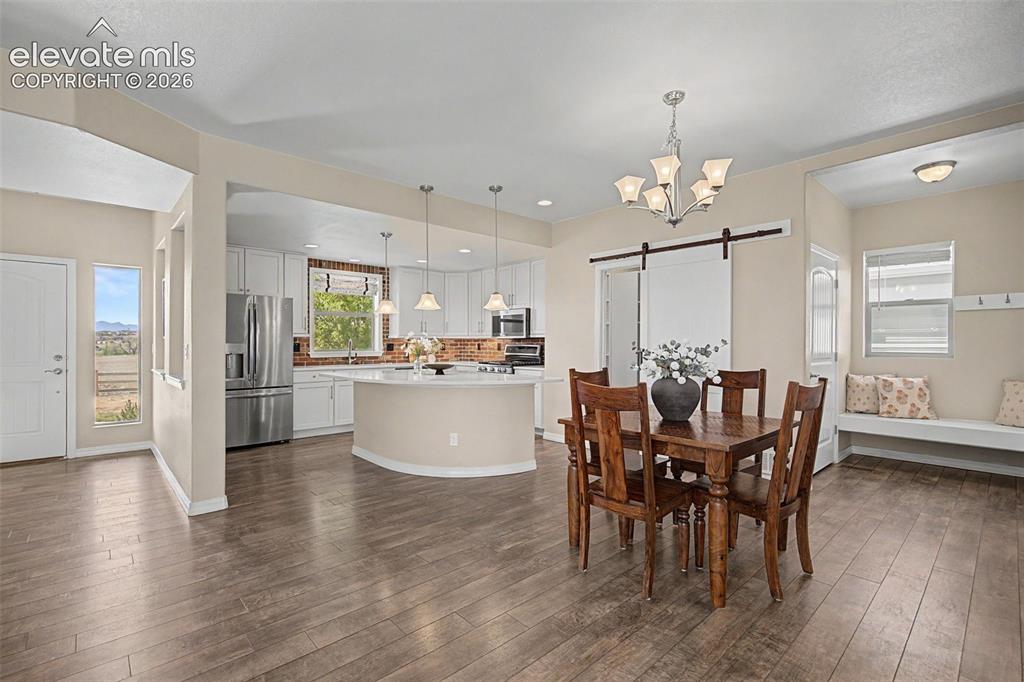 Image 12 of 50: Dining Area