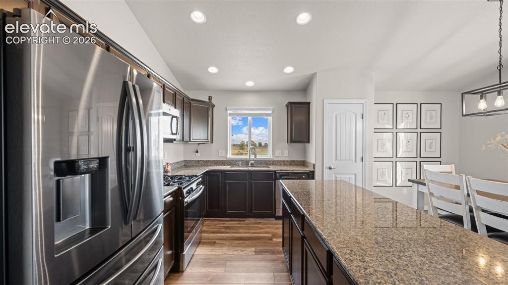 Image 15 of 42: Kitchen