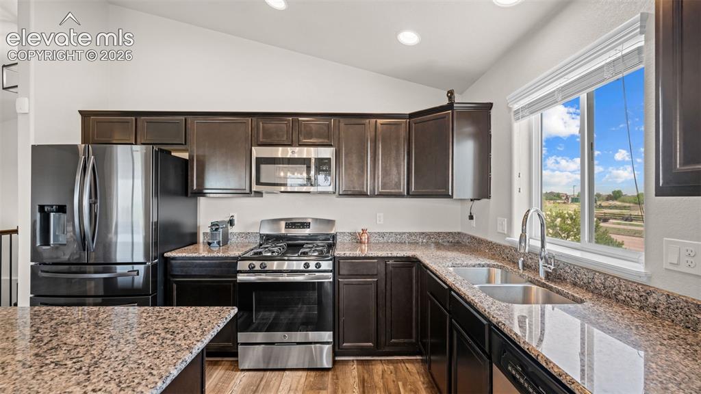 Image 18 of 42: Kitchen