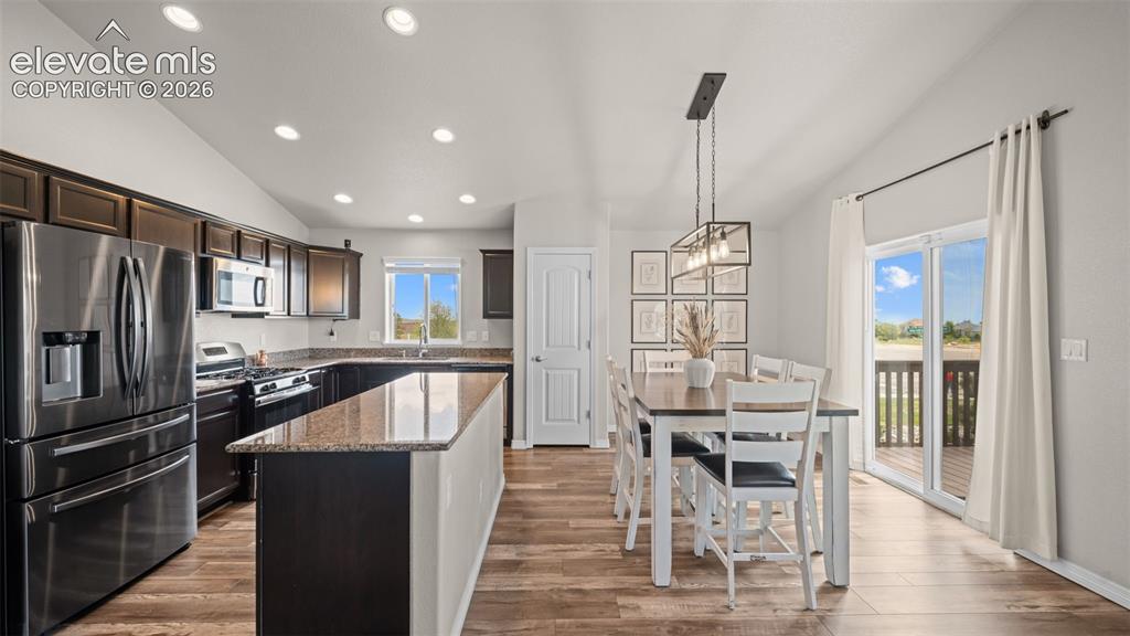 Image 19 of 42: Kitchen