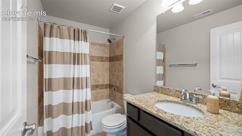 Image 30 of 42: Bathroom
