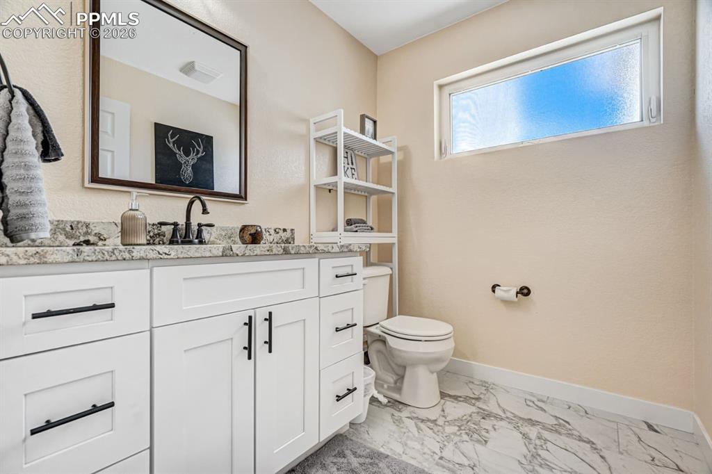 Image 15 of 34: Bathroom