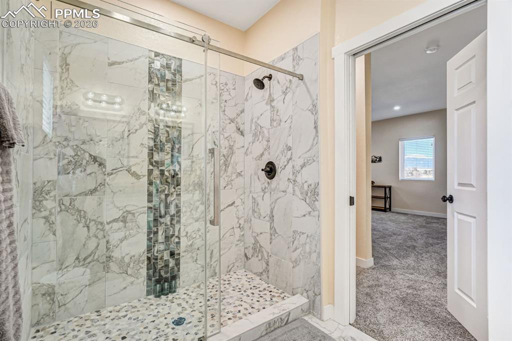 Image 18 of 34: Bathroom