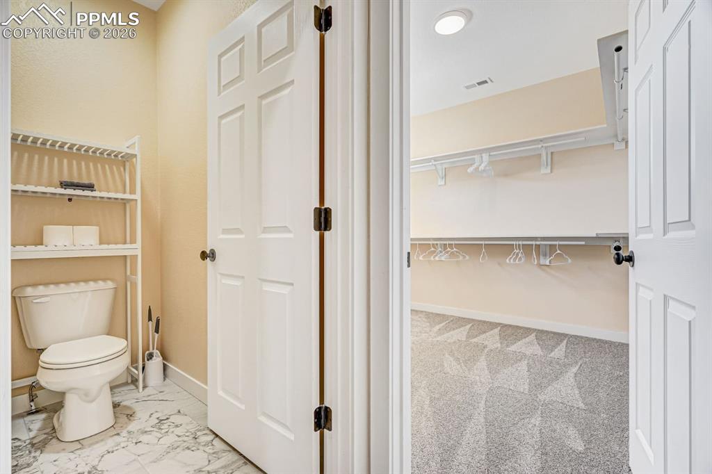 Image 19 of 34: Bathroom