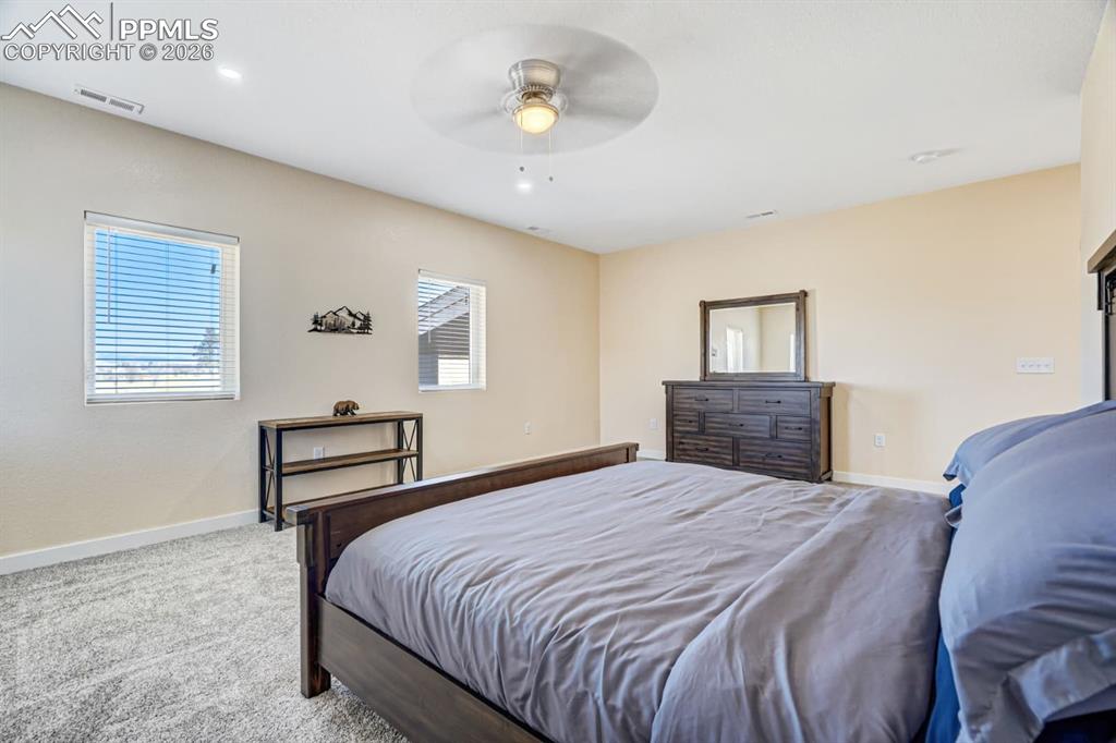 Image 30 of 34: Bedroom