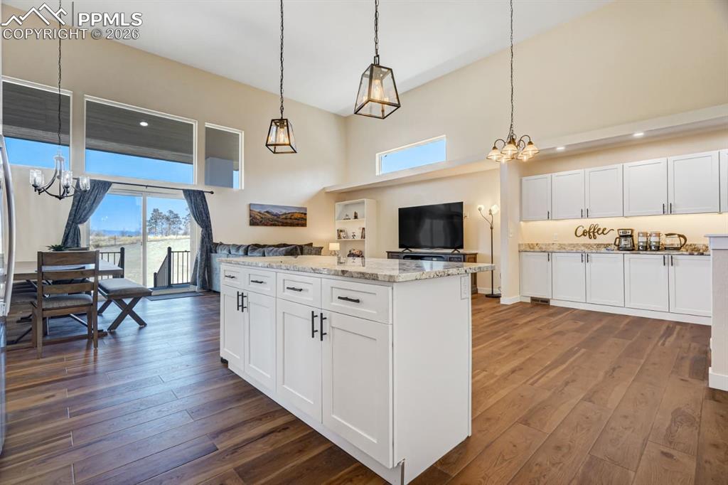 Image 5 of 34: Kitchen