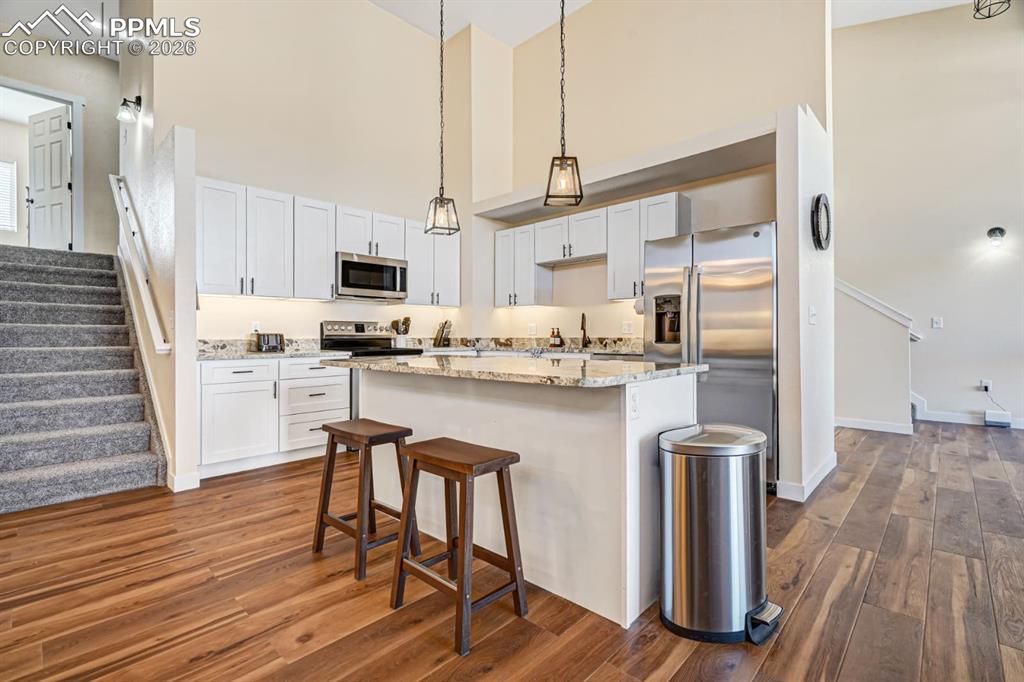 Image 6 of 34: Kitchen