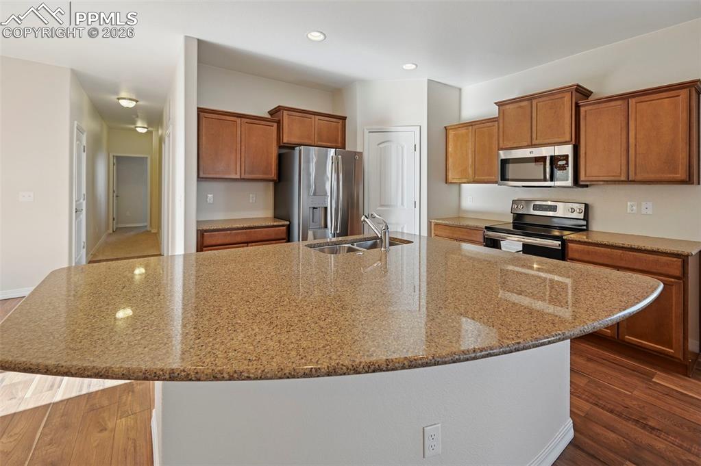 Image 16 of 41: Clean with great appliances included