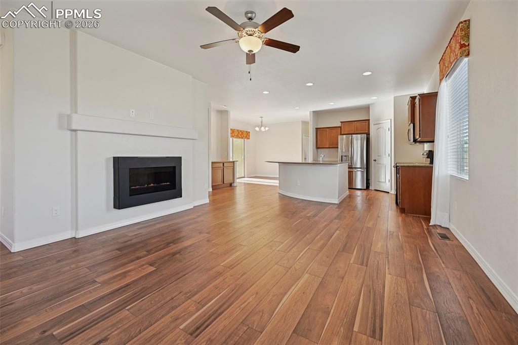 Image 7 of 41: Natural light and neutral color scheme