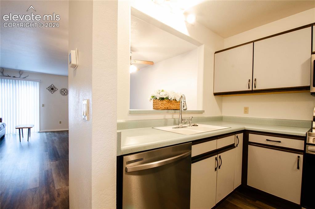 Image 17 of 48: Kitchen